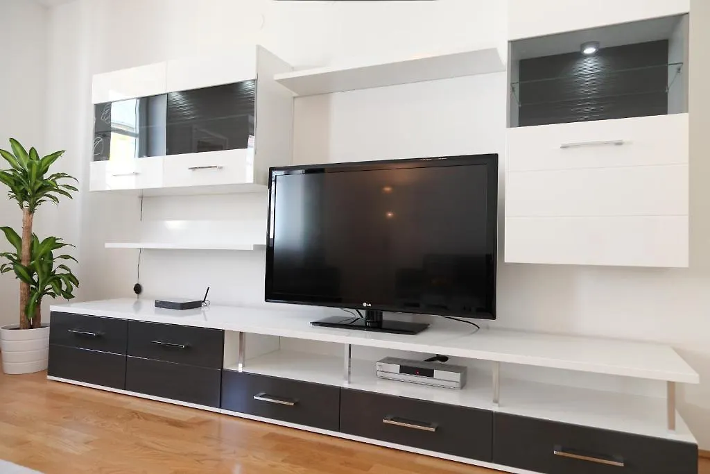 Apartment 3 Rooms Sunny Apartments-Schoenbrunn, 100M2 With Balcony Vienna Austria