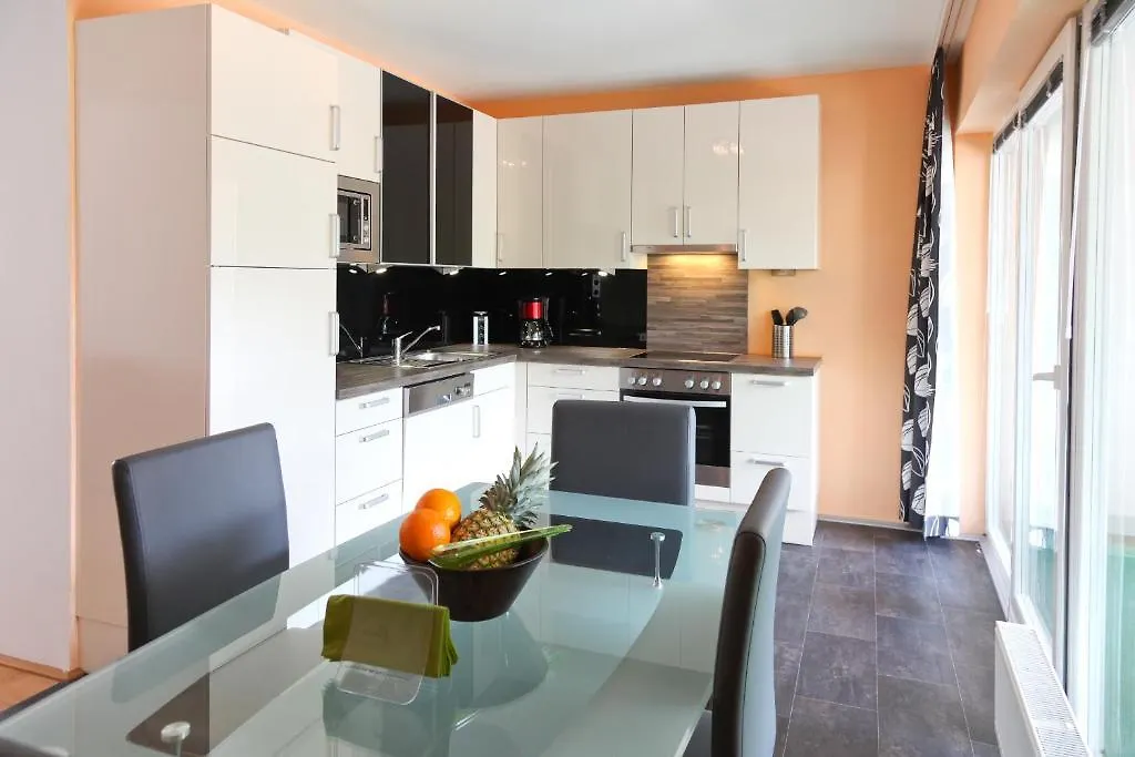 3 Rooms Sunny Apartments-Schoenbrunn, 100M2 With Balcony Vienna 0*,  Austria