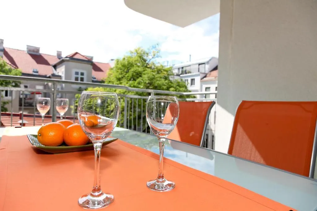 3 Rooms Sunny Apartments-Schoenbrunn, 100M2 With Balcony Vienna