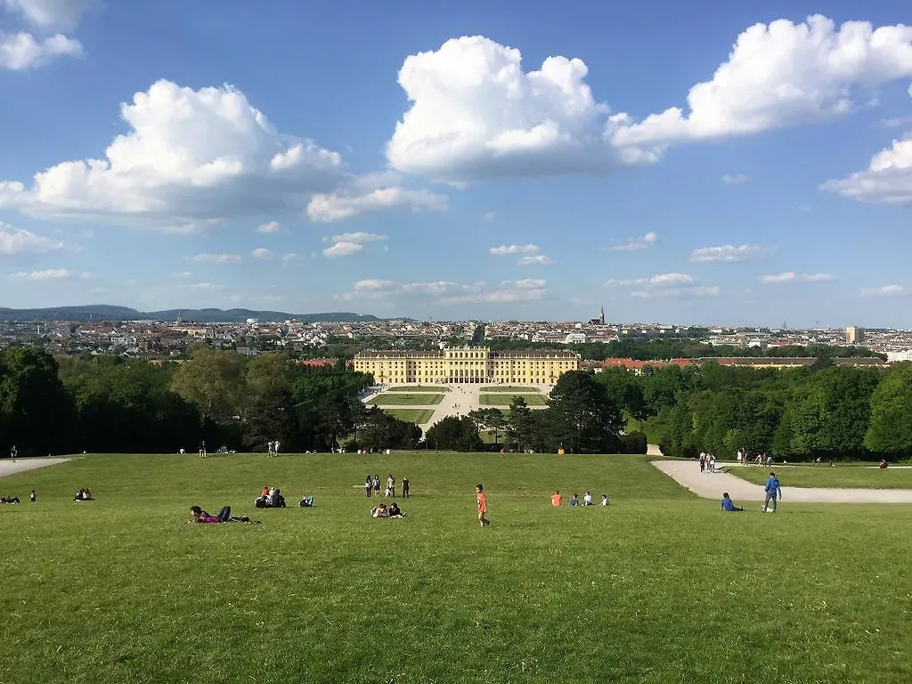 3 Rooms Sunny Apartments-Schoenbrunn, 100M2 With Balcony 维也纳
